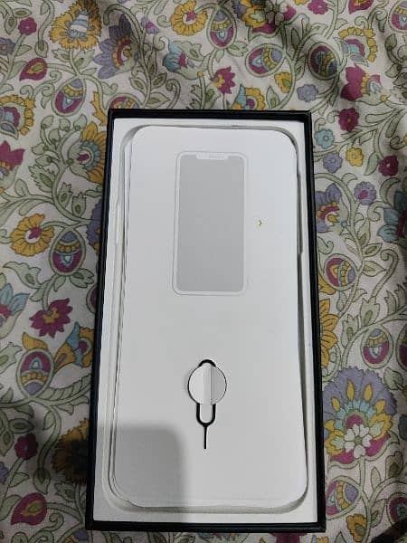 iphone 11 pro max box available 3