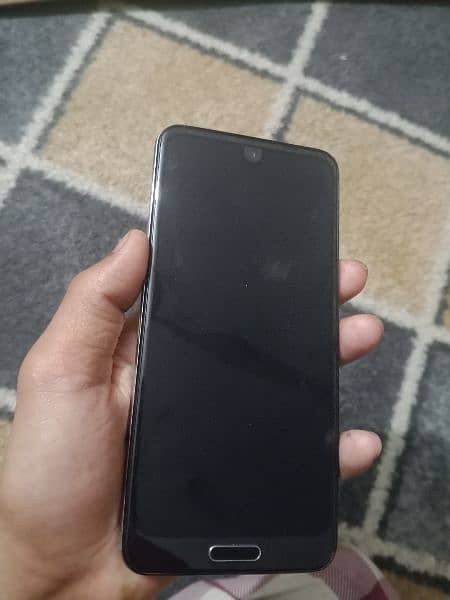 I AM SELLING MY AQUOS R2 PTA APPROVED 4