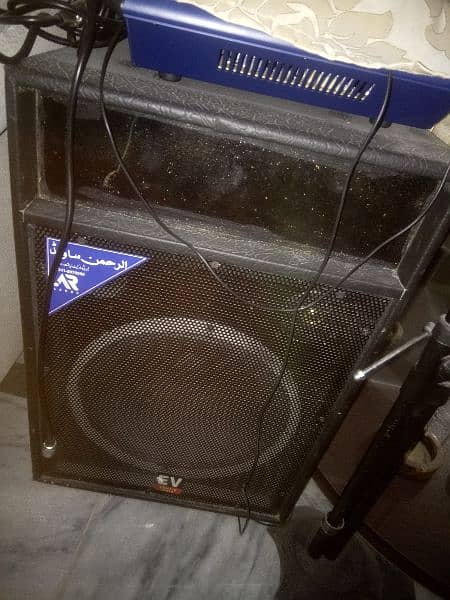 Two 12 inches speaker and audio mixer 4