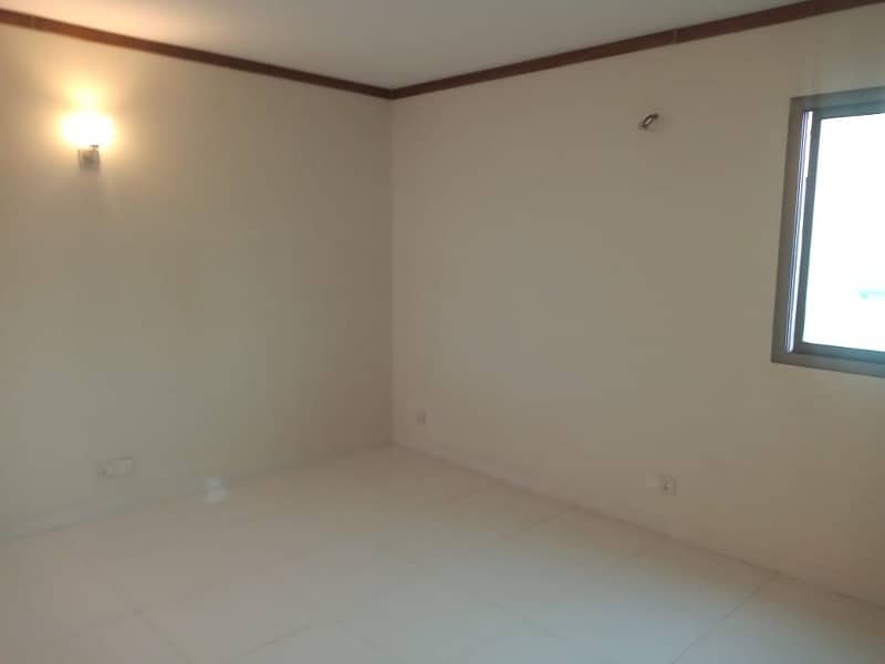 Duplex apartment for sale 4 bedroom 4 attached washroom tiled flooring American kitchen fully renovated huge lounge 9