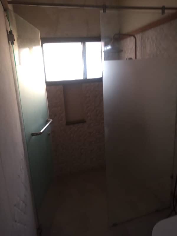 Duplex apartment for sale 4 bedroom 4 attached washroom tiled flooring American kitchen fully renovated huge lounge 18