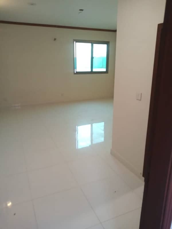 Duplex apartment for sale 4 bedroom 4 attached washroom tiled flooring American kitchen fully renovated huge lounge 22