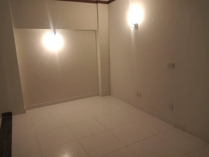 Duplex apartment for sale 4 bedroom 4 attached washroom tiled flooring American kitchen fully renovated huge lounge 28