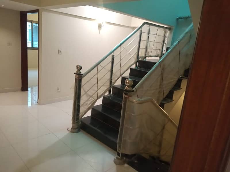 Duplex apartment for sale 4 bedroom 4 attached washroom tiled flooring American kitchen fully renovated huge lounge 29