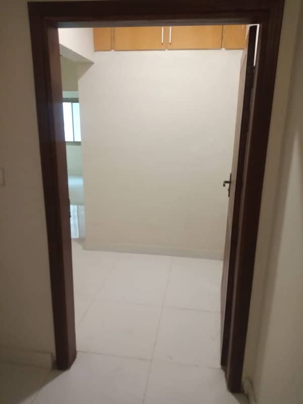 Duplex apartment for sale 4 bedroom 4 attached washroom tiled flooring American kitchen fully renovated huge lounge 31