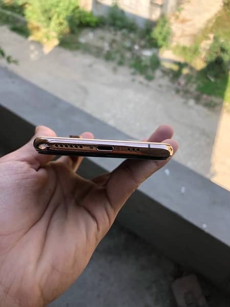 iPhone Xs Gold Dual Sim PTA Approved 1