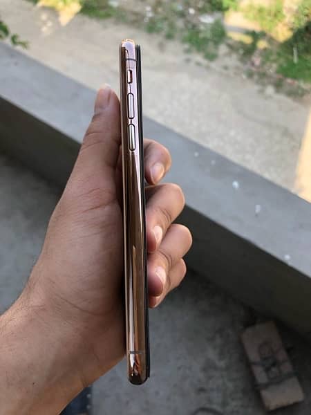 iPhone Xs Gold Dual Sim PTA Approved 2