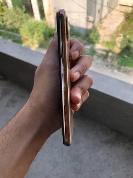 iPhone Xs Gold Dual Sim PTA Approved 3