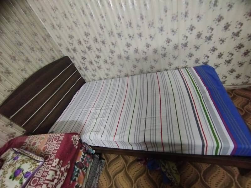 Single bed with dressing, mattress and 1 side table,Condition like New 5