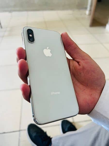 iphone xs 256 Gb factory unlocked NoN pTA 10 by 10 lush white color 11