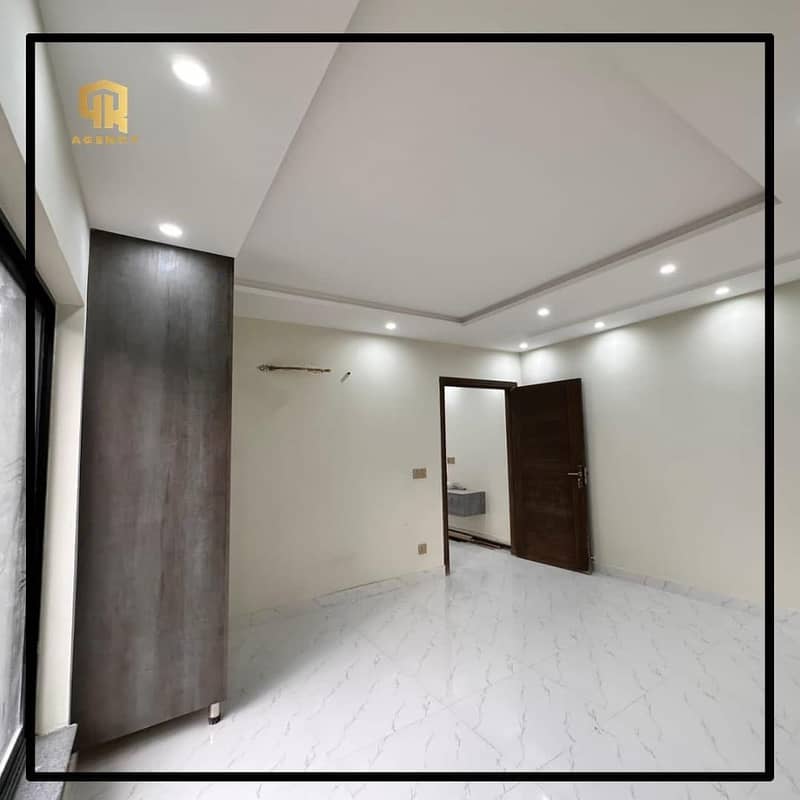 560 Square Feet Flat In Bahria Town - Sector E Is Best Option 1