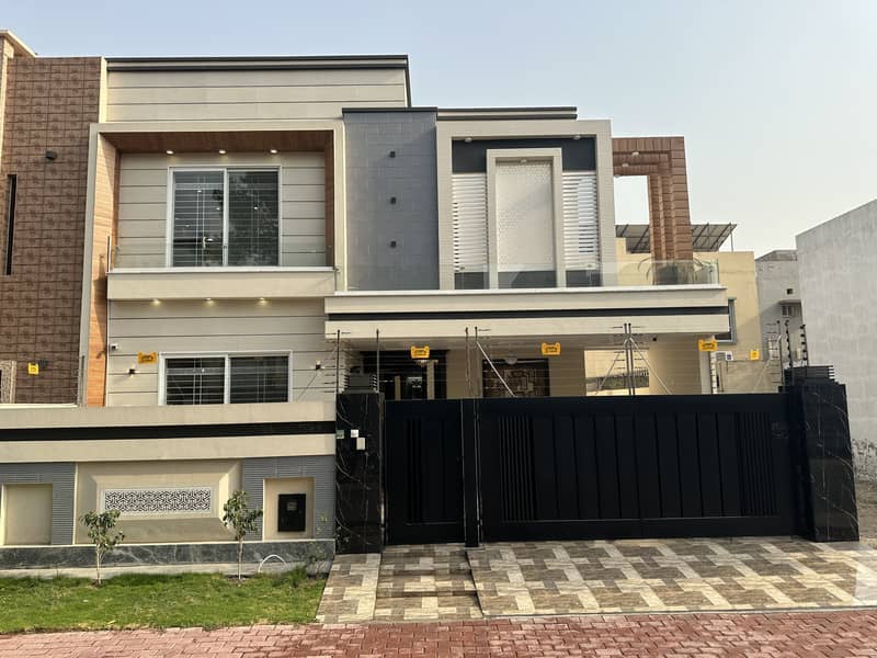 10 Marla Brand New ultra Luxury House For Rent 0