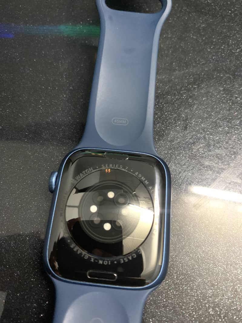 Apple Watch Series 7 45mm With Box and accessories 4