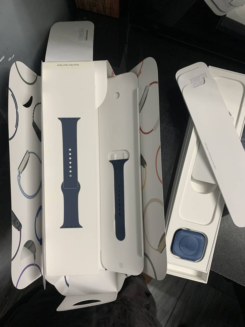 Apple Watch Series 7 45mm With Box and accessories 7