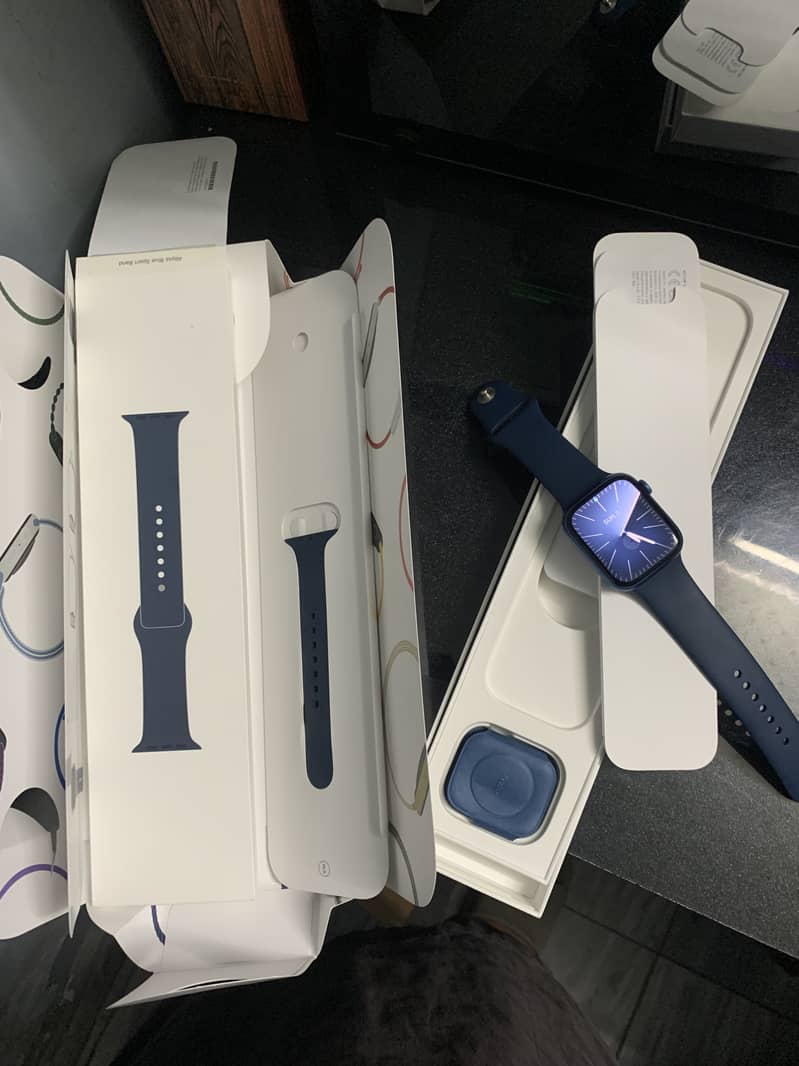 Apple Watch Series 7 45mm With Box and accessories 9