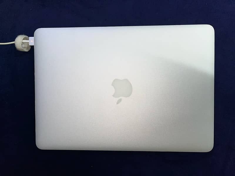 MacBook Pro 13” | 2015 | 3.1 GHZ | 16 GB RAM | i7 1