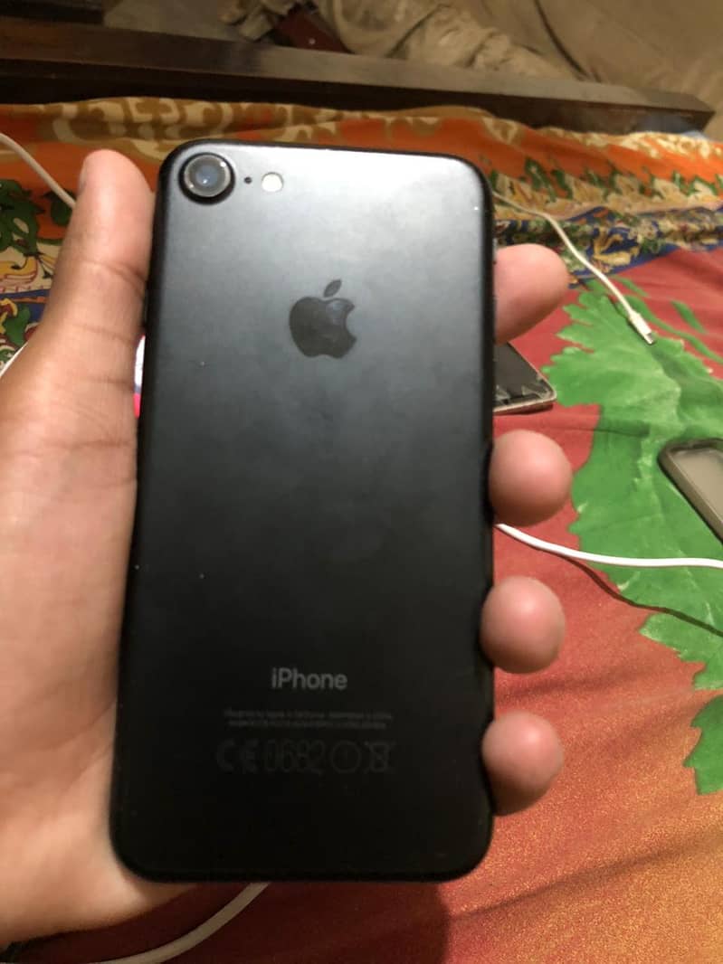 iphone 7 10BY 8 CONDITION 1