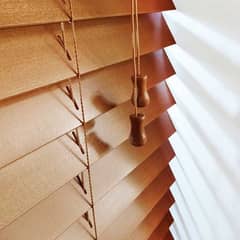 window blinds, wallpaper, wooden floor, folding fly screen zigzag