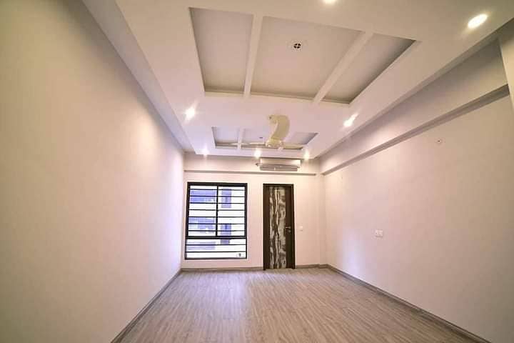 3 bed DD apartment available for rent in Lucky One 1