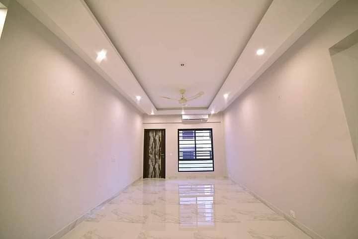 3 bed DD apartment available for rent in Lucky One 4