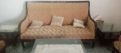 sofa in v gud condition 0