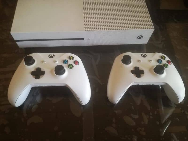 Xbox One S 1TB with 2 controllers [with Box 10/10] 0