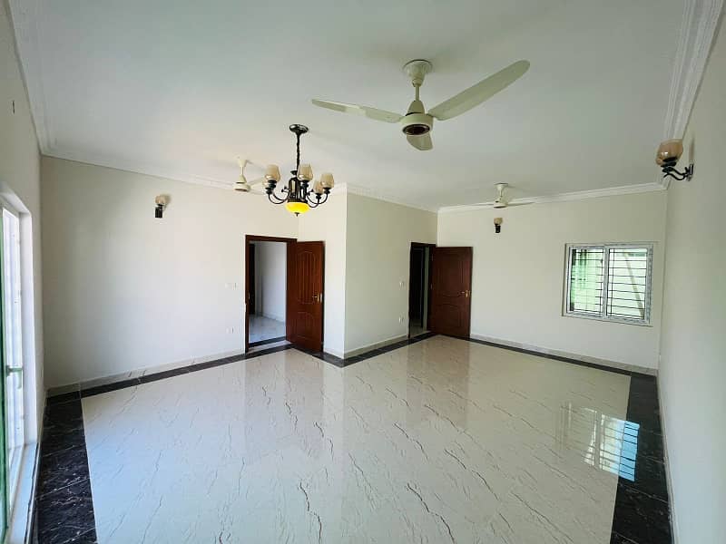 350 Square Yard Bungalow For Sale 12