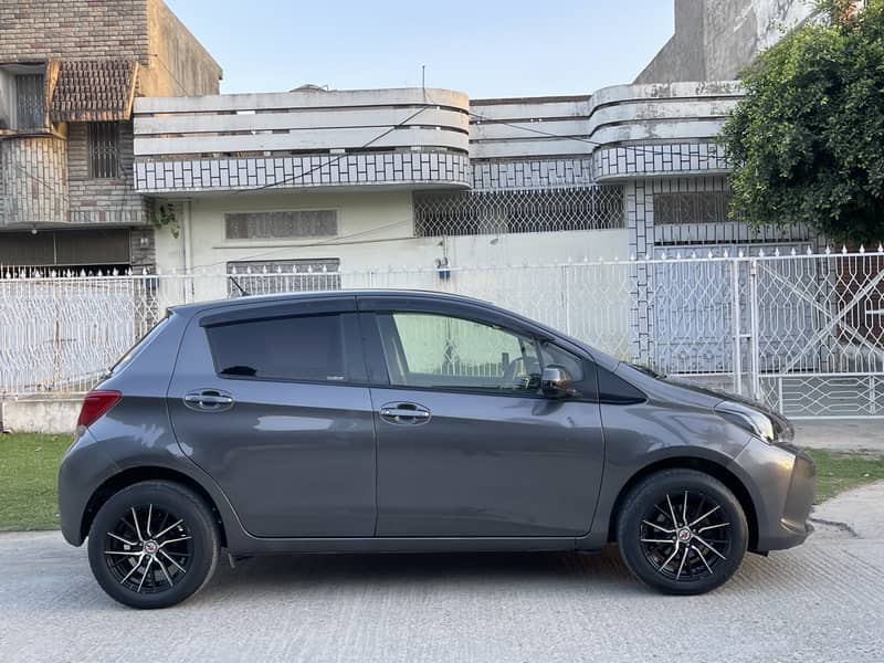 Vitz 2014 total genuine and first owner 4