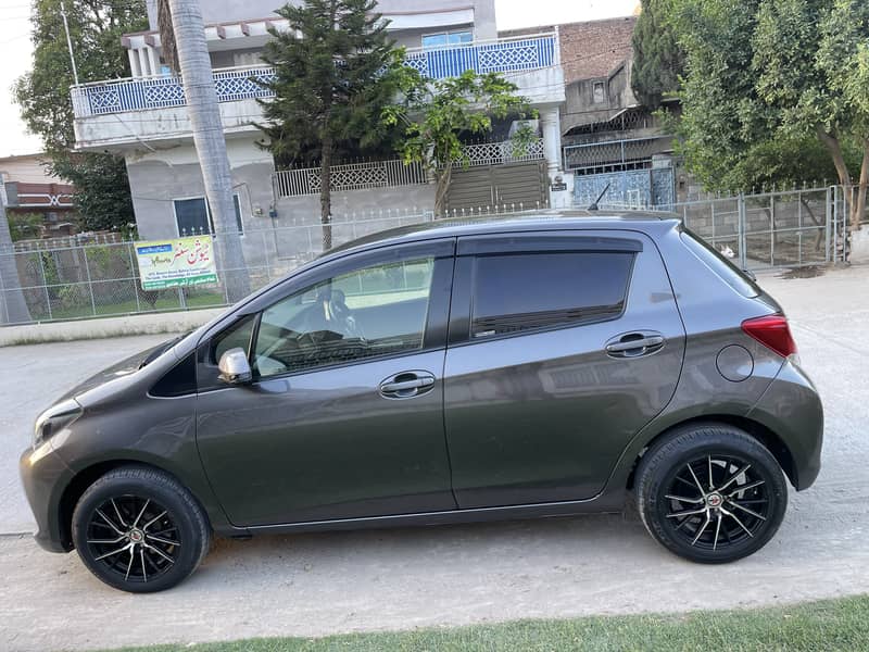 Vitz 2014 total genuine and first owner 9