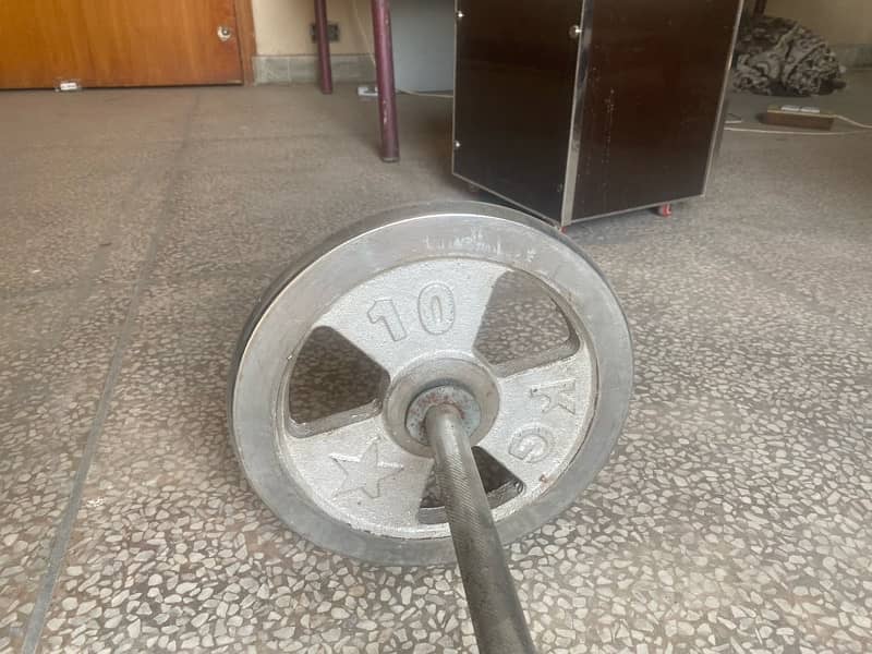 barbell bar 4 feet with 2 plates of 10kg each 4