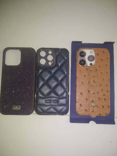 selling iPhone 14 covers. 0