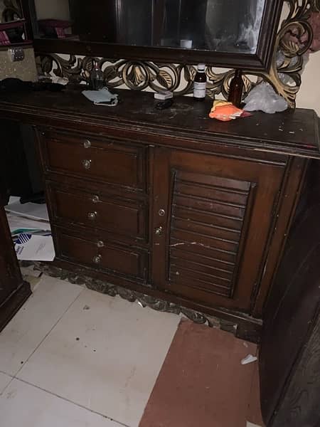 showcase and dressing table for sale 3