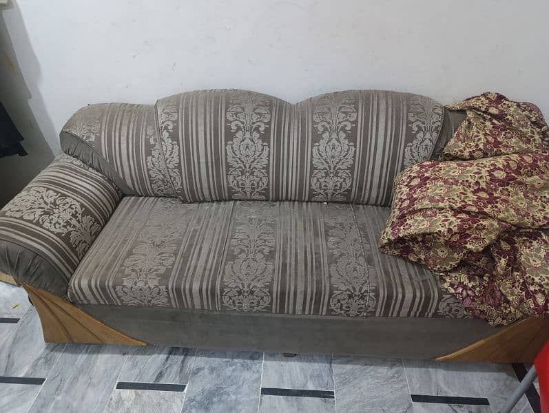Sofa set and Dewan in good condition 0