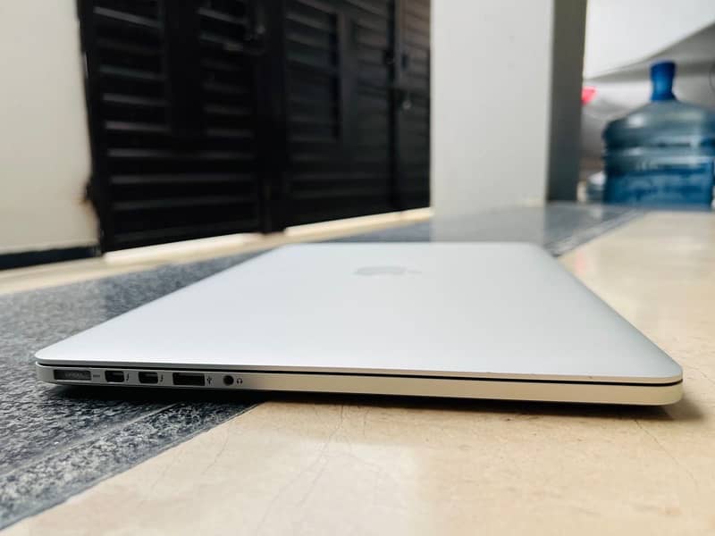 MacBook Pro ( MID-2015 ) Core i7 15” 0