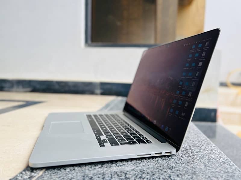 MacBook Pro ( MID-2015 ) Core i7 15” 2