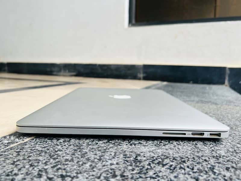 MacBook Pro ( MID-2015 ) Core i7 15” 3