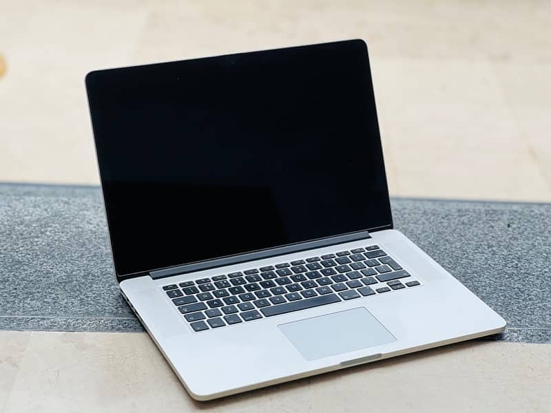 MacBook Pro ( MID-2015 ) Core i7 15” 4