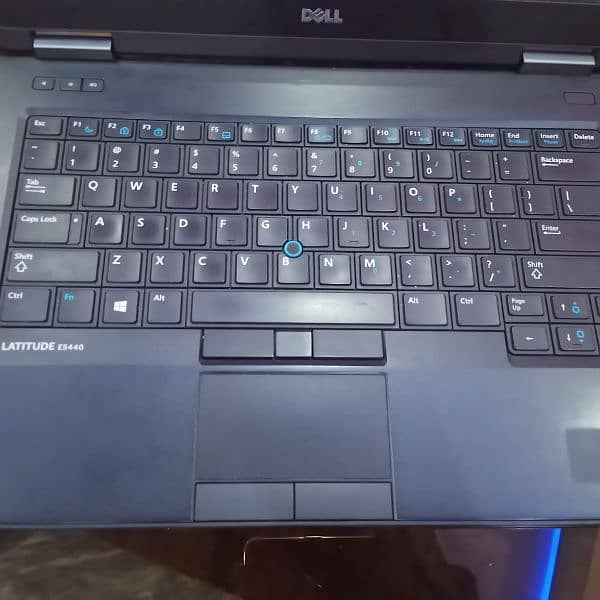 Dell Laptop core i 5 4th generation Ram 8 G. B   118 SSD 4