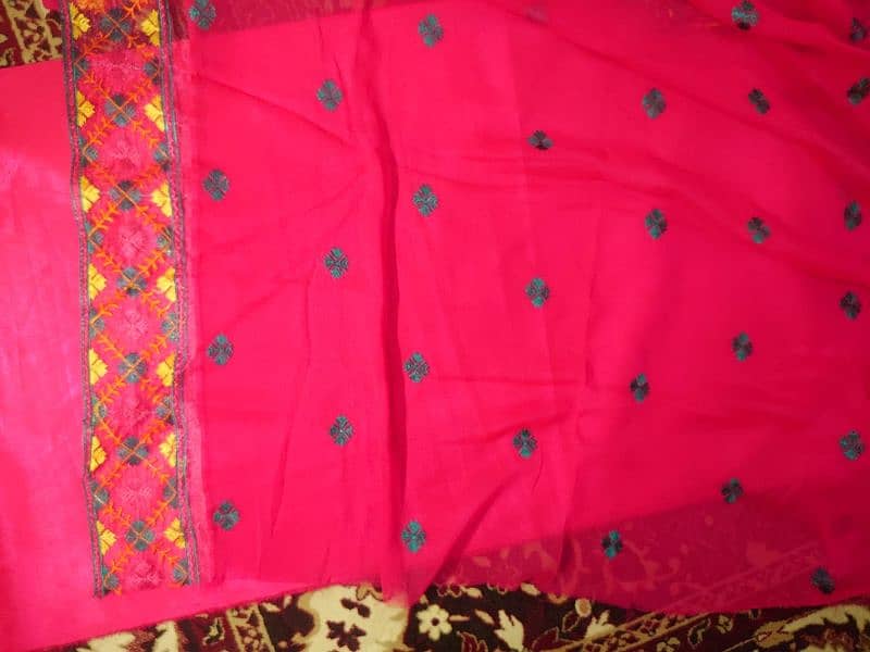 Very beautiful pink shafoon. Beautiful embroided. 3