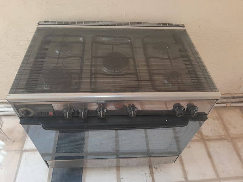 Technogas oven, single ownerhome used. price can be negotiated 8