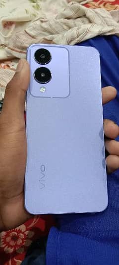 vivo y17s 6/128 10 month warranty box charger all okay