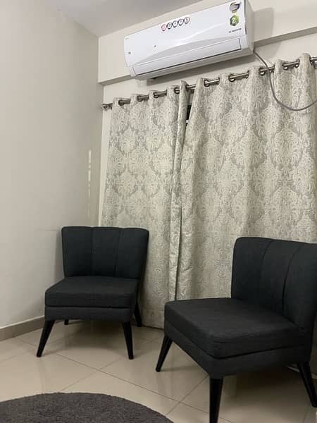 bed with 2 chairs 7
