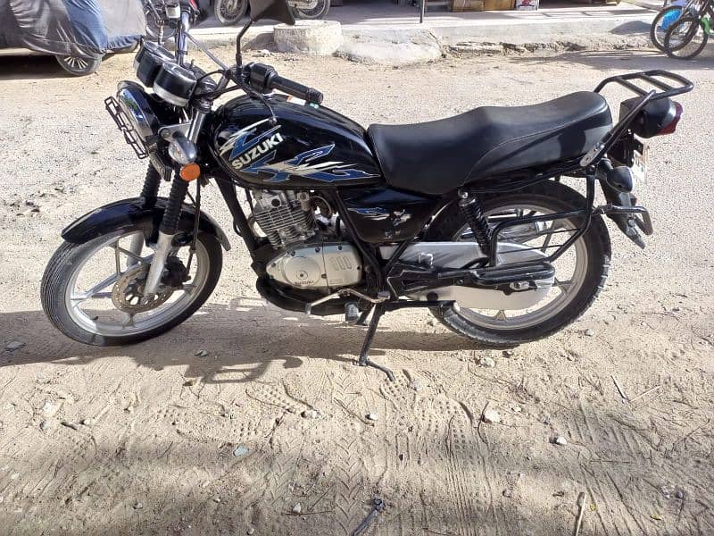 Suzuki GS 150 SE 2020 Black Alloy Wheels. Just like Brand New Bike 3