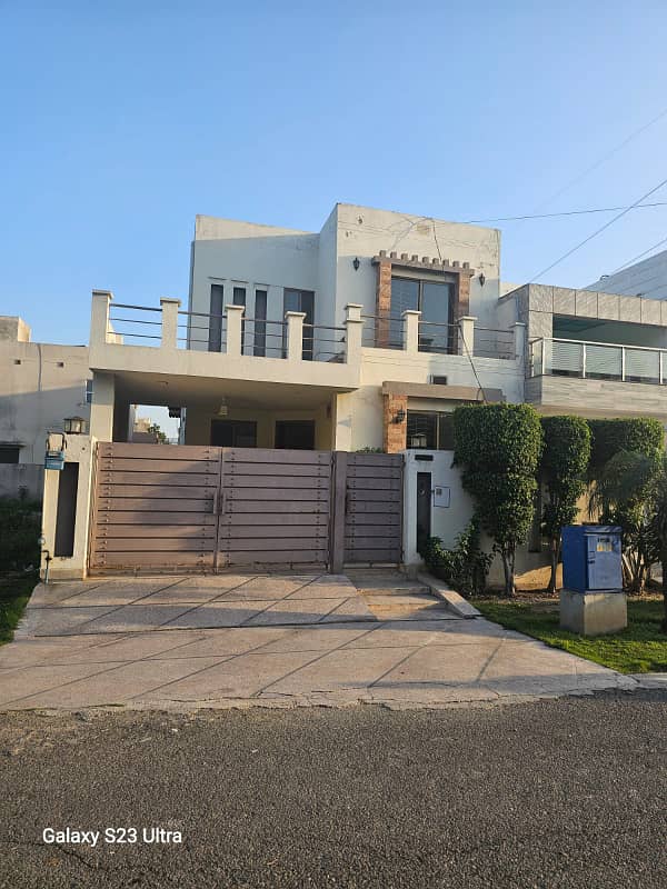 With Basement 5 Beds 10 Marla Prime Location House For Sale In Ex Air Avenue DHA Phase 8 Airport Road Lahore. 1