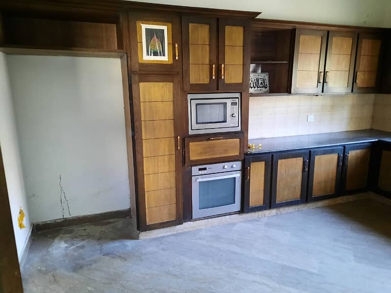 With Basement 5 Beds 10 Marla Prime Location House For Sale In Ex Air Avenue DHA Phase 8 Airport Road Lahore. 7