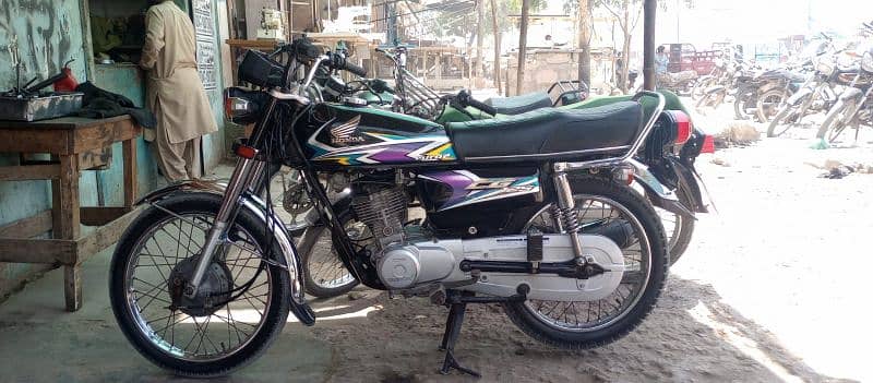 Honda 125 argent sell cell number 03193475531 4