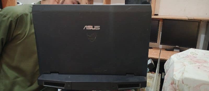 i am selling Asus laptop fully working i am planning GTA 5 10