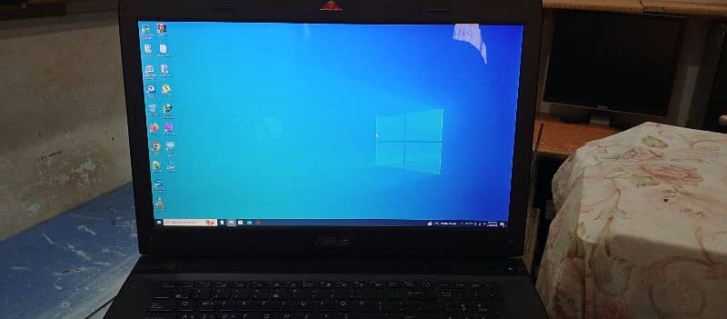 i am selling Asus laptop fully working i am planning GTA 5 12