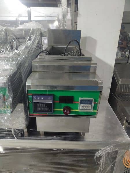 we have Al Fryer New or used  Available/pizza oven/working table/fryer 0