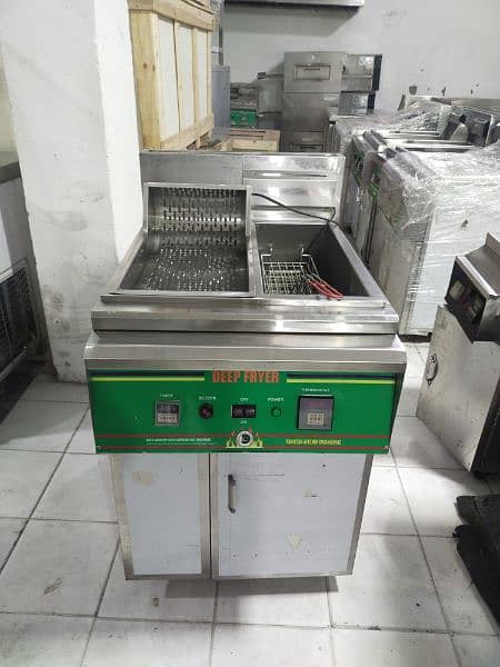 we have Al Fryer New or used  Available/pizza oven/working table/fryer 5